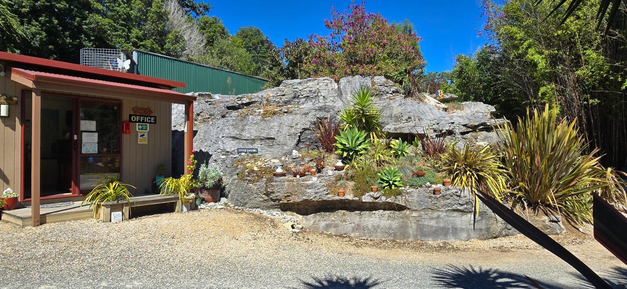 The Rocks Chalets Takaka Extérieur photo